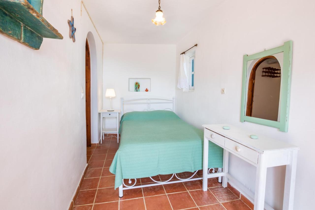 Olive Grove Cottage Menetai Exterior photo